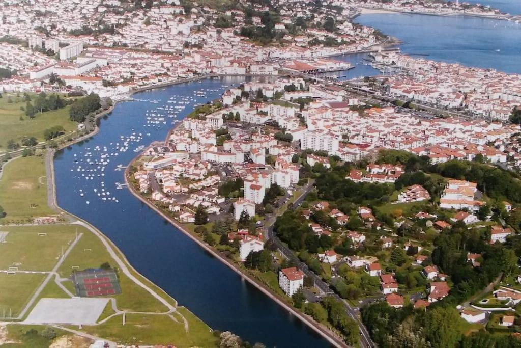 Loft Au Centre Ville, Calme, 200M De La Plage Saint-Jean-de-Luz Exterior foto